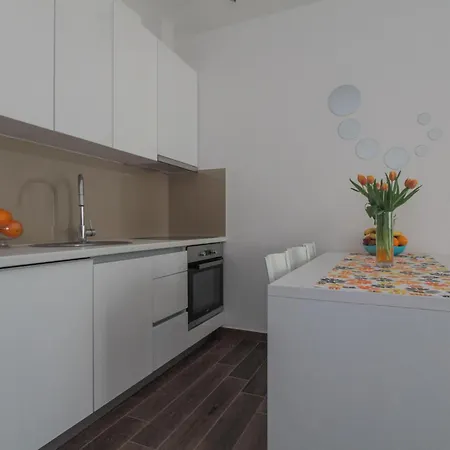 Apartment Beautiful In Okrug Gornji With Kitchen Trogir