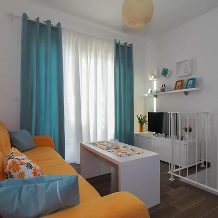 Beautiful In Okrug Gornji With Kitchen Apartment *